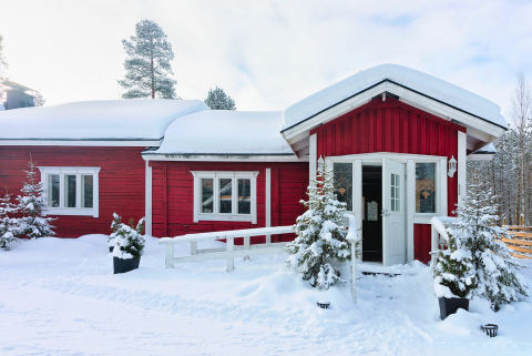 Keeping Your Roof Clear To Prevent Snow Damage